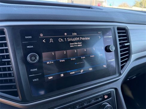 Used 2021 Volkswagen Atlas Cross Sport SE image 12