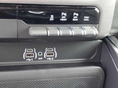 New 2026 RAM 1500 Express AWD/4WD image 13