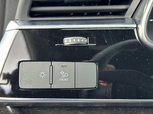 Used 2022 Audi Q8 Premium Plus image 28