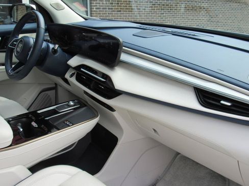 Used 2026 Buick Enclave Avenir w/ Super Cruise Package AWD/4WD image 35