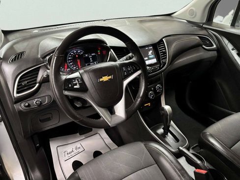 Used 2017 Chevrolet Trax LT w/ LT Convenience Package AWD/4WD image 13