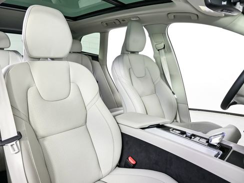 New 2026 Volvo XC60 B5 Ultra w/ Protection Package Premier image 23