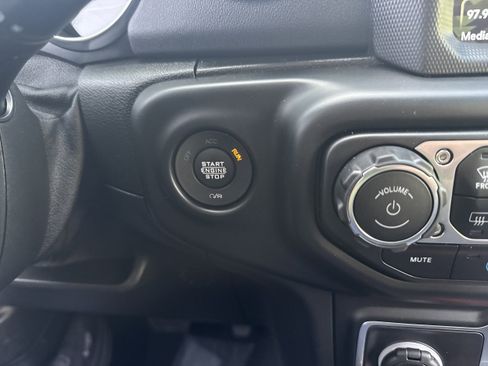 Used 2021 Jeep Wrangler Sahara w/ Cold Weather Group image 16