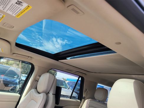 Used 2019 Lincoln Navigator Reserve image 20