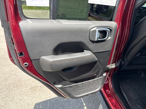 Used 2021 Jeep Gladiator Mojave w/ Cold Weather Group AWD/4WD image 37