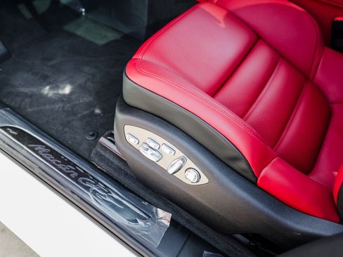 New 2026 Porsche Macan GTS image 14