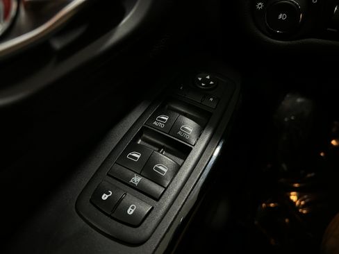 Used 2020 Jeep Cherokee Latitude Plus AWD/4WD image 26