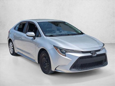 Used 2022 Toyota Corolla LE FWD image 3