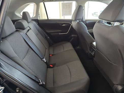 Used 2025 Toyota RAV4 XLE image 40
