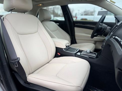 Used 2022 Chrysler 300 Touring L w/ Popular Equipment Group image 11