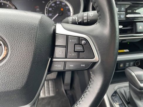 Used 2023 Toyota Highlander L image 17