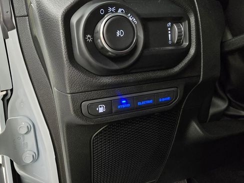 Used 2025 Jeep Wrangler Sport S image 31