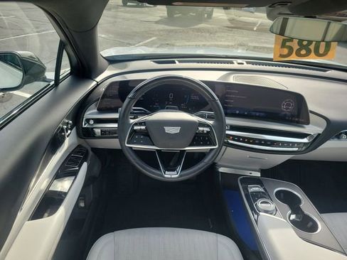 Used 2024 Cadillac Lyriq Luxury AWD/4WD image 9