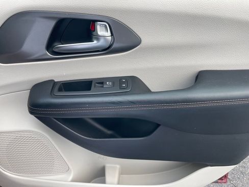 Used 2020 Chrysler Pacifica Touring w/ Cold Weather Group image 22