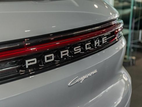 Certified 2025 Porsche Cayenne AWD/4WD image 13