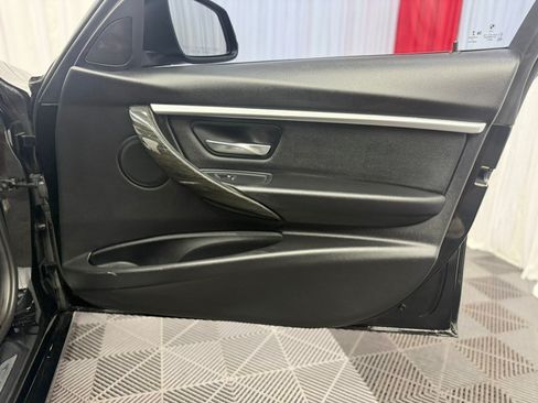 Used 2017 BMW 330i xDrive Sedan AWD/4WD image 18