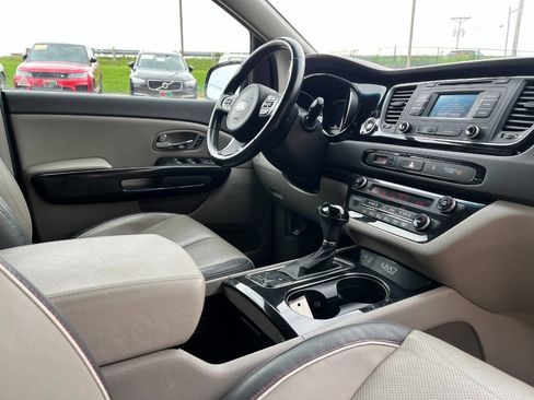 Used 2016 Kia Sedona EX FWD image 28