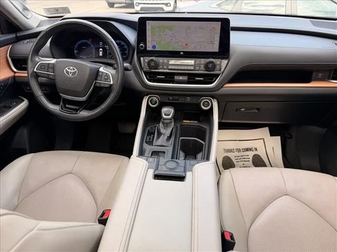 Used 2024 Toyota Grand Highlander Limited AWD/4WD image 8