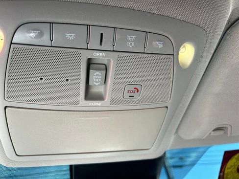 Used 2019 Nissan Rogue SL w/ Premium Package FWD image 9