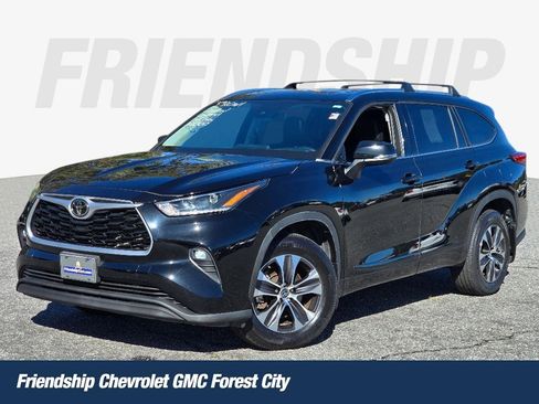 Used 2021 Toyota Highlander XLE image 1