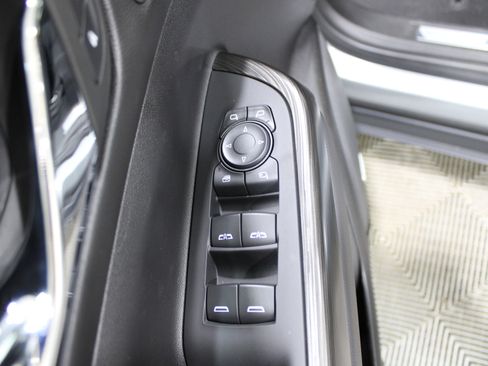 Used 2023 GMC Acadia SLT w/ Elevation Edition image 7