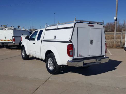 Used 2015 Nissan Frontier SV image 9