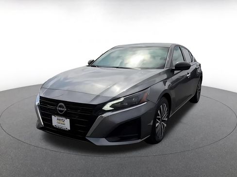 Used 2025 Nissan Altima 2.5 SV FWD image 7