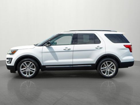Used 2016 Ford Explorer XLT w/ Equipment Group 202A AWD/4WD image 4