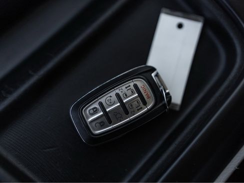 Used 2018 Chrysler Pacifica Touring-L image 17