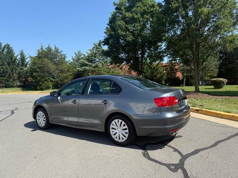 Used 2011 Volkswagen Jetta Sedan image 3