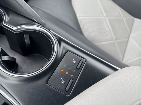 Used 2019 Toyota Camry XLE image 25