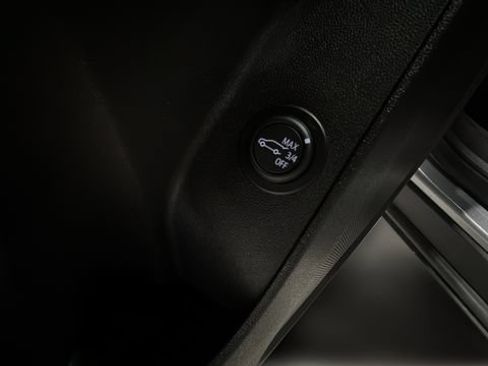 Used 2024 Chevrolet Equinox LT FWD image 34