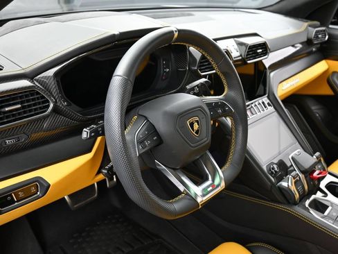 Used 2022 Lamborghini Urus AWD/4WD image 16