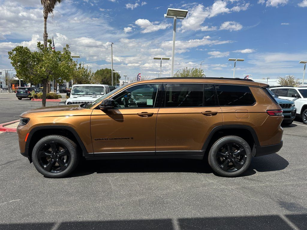 New 2026 Jeep Grand Cherokee L Limited w/ Limited Altitude Package AWD/4WD image 3