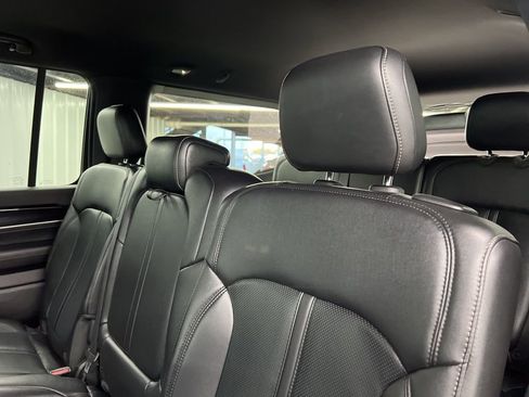 Used 2024 Jeep Wagoneer 2WD image 12