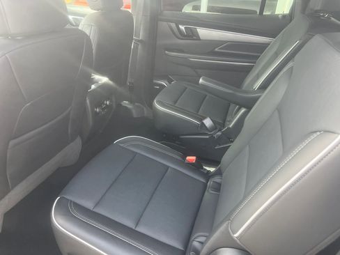 Used 2026 Buick Enclave Preferred FWD image 5