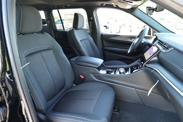 New 2027 Jeep Grand Cherokee Laredo X RWD image 28