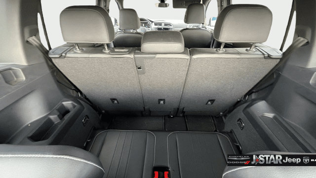 Used 2023 Volkswagen Tiguan SE R-Line FWD image 31
