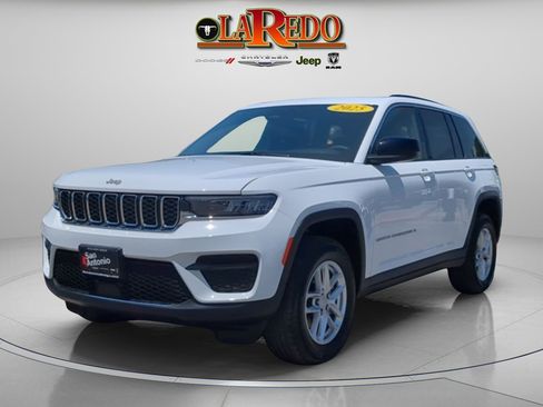 Used 2025 Jeep Grand Cherokee Laredo X w/ Luxury Tech Group I image 3
