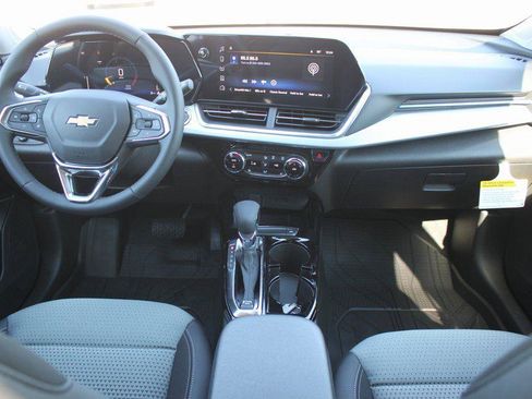 New 2026 Chevrolet Trax LT w/ Driver Confidence Package image 7