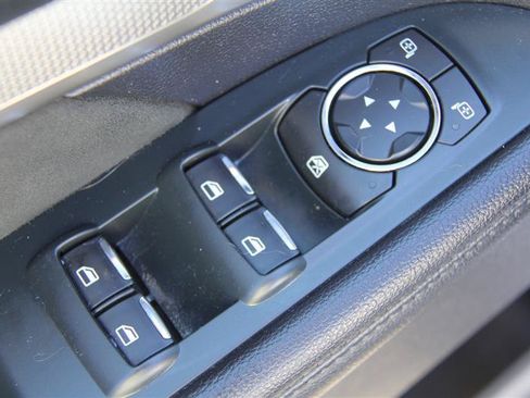 Used 2019 Ford Explorer XLT w/ Equipment Group 202A AWD/4WD image 15