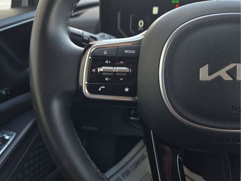 Used 2025 Kia Carnival SX w/ SX Dark Edition Package FWD image 19