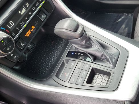 Used 2019 Toyota RAV4 XLE w/ Convenience Package AWD/4WD image 17