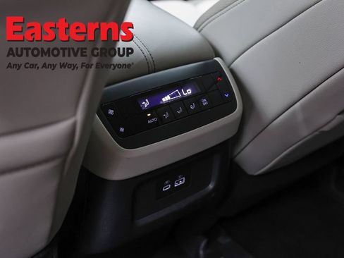 Used 2022 Nissan Pathfinder SL AWD/4WD image 22