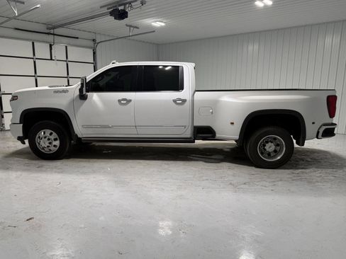 Used 2025 Chevrolet Silverado 3500 High Country w/ High Country Premium Package image 3