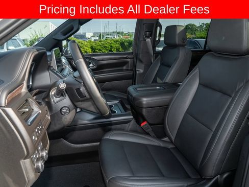 Used 2024 Chevrolet Suburban LT w/ Luxury Package AWD/4WD image 14