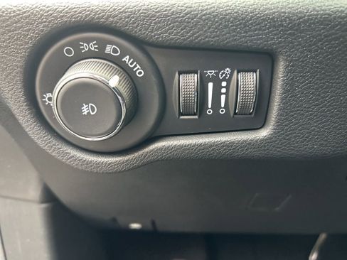 New 2026 Chrysler Pacifica Select image 16