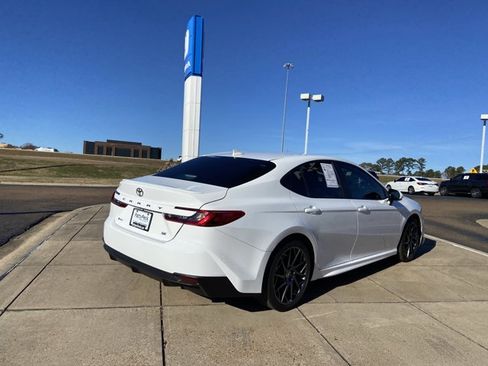 Used 2025 Toyota Camry SE image 10