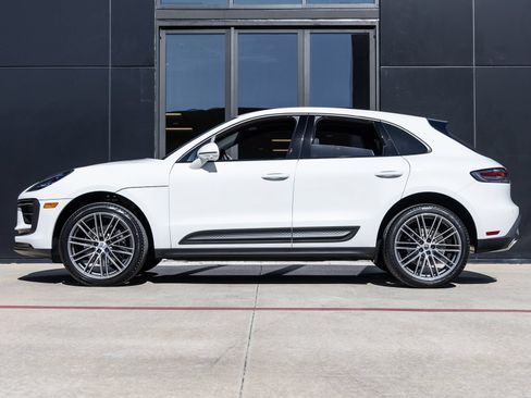 Certified 2026 Porsche Macan AWD/4WD image 2