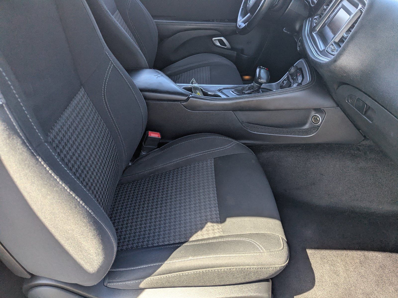 Used 2016 Dodge Challenger SXT RWD image 11